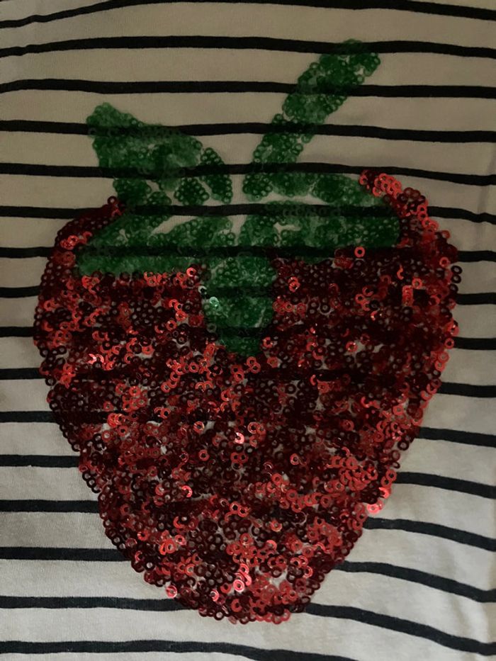 Tee shirt manches courtes rayés avec fraises - photo numéro 2