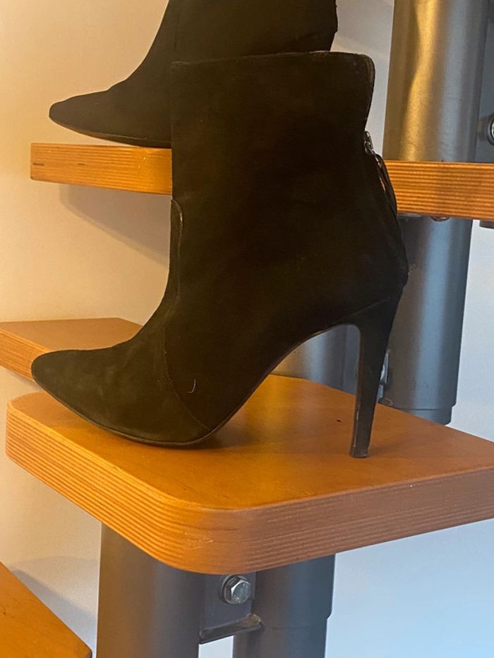 Bottine daim chic  à talon