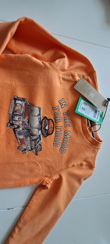 Sweatshirt neuf  taille enfant 7 ans marque Garcia