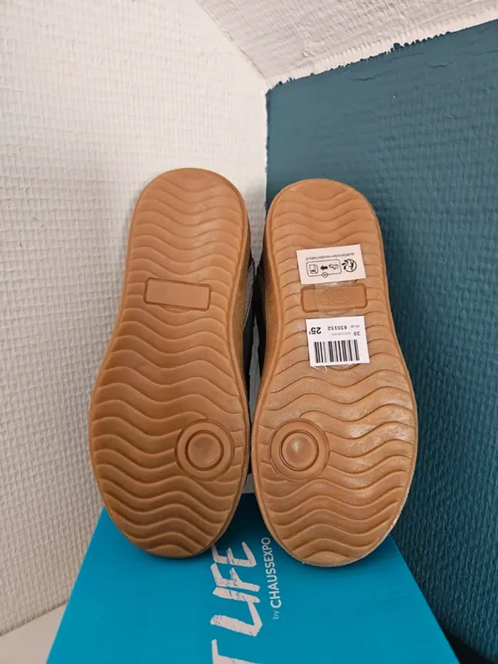 Chaussures baskets grises étoiles neuves 30 - photo numéro 4
