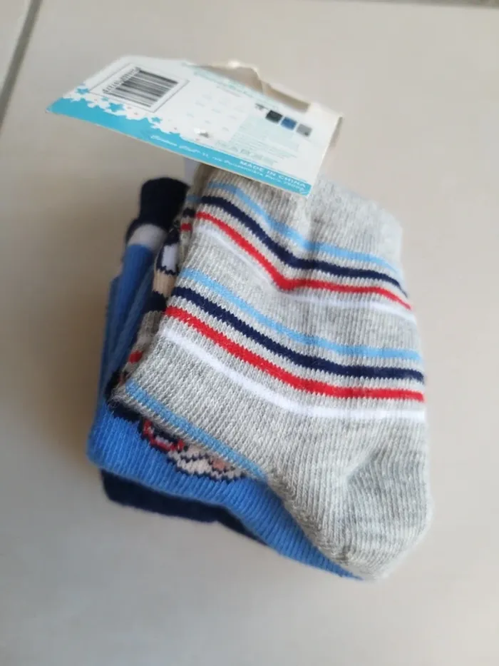Chaussettes neuf garçon 18-20 Disney - photo numéro 2
