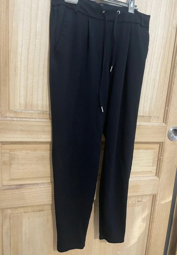 Entre le jogging et le chino pantalon noir taille 34 - photo numéro 2