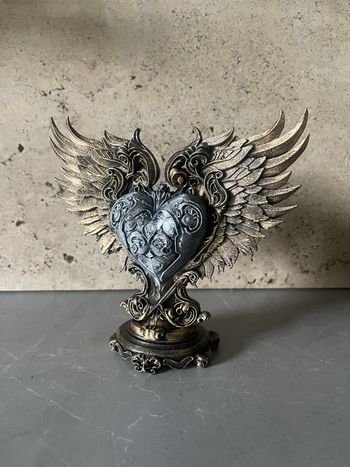 Statuette ange ailé décoratif – Style bronze – Sculpture sur socle – Déco intérieure