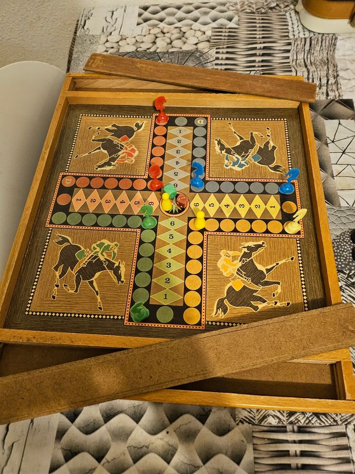 Jeu de petits  chevaux et dames vintage