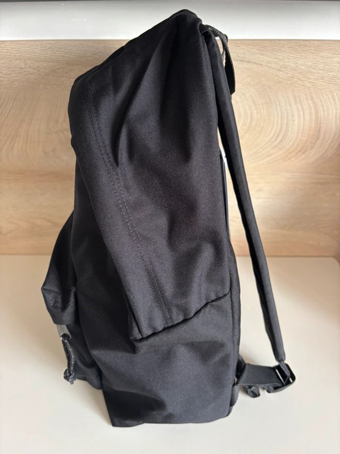 Sac à dos Eastpak noir 24L – Neuf jamais utilisé - photo numéro 4