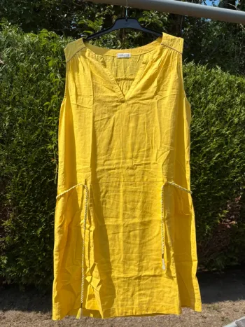 Robe jaune avec ceinture – Marque Cache-Cache