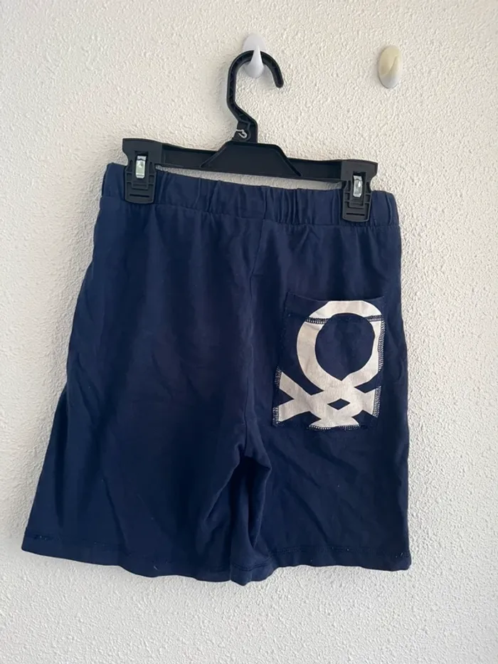 Short Benetton taille 8-9 ans 💫