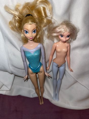 Lot 2 poupées Elsa La Reine des Neiges Disney