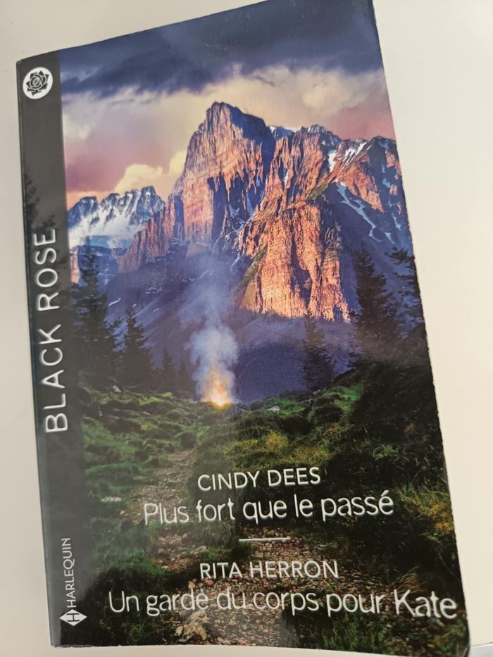 Livre Harlequin collection Black Rose