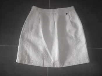 Jolie jupe blanche Kaporal