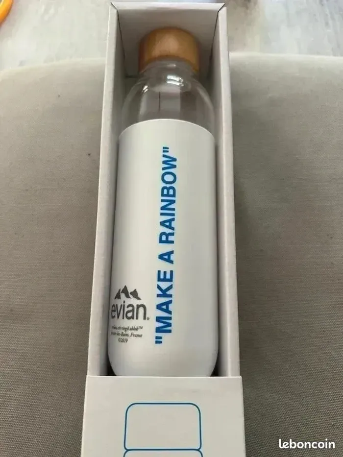 Gourde bleue claire evian x Soma by Virgil Abloh (50cL)