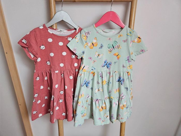 Lot de 2 robes rose et verte H&M 8 ans