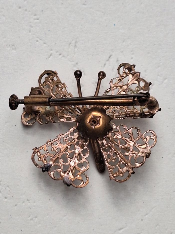 Broche papillon vintage dorée, métal ajouré, bijou ancien raffiné, accessoire rétro élégant - photo numéro 4