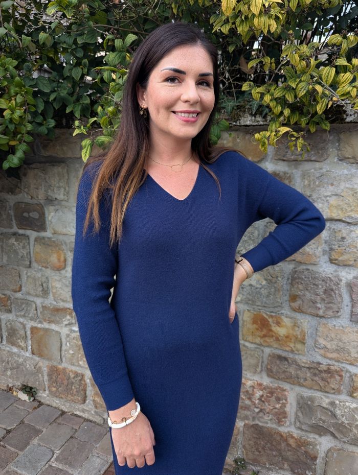 Robe pull Lyon bleu marine col en V
Taille unique - photo numéro 3