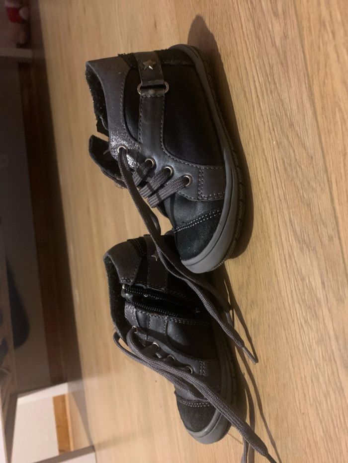 Chaussures filles taille 23 taille petit