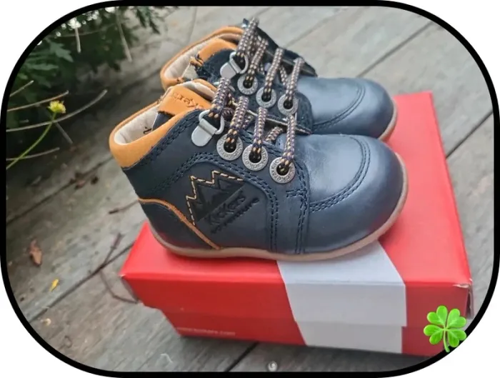 Chaussures Kickers taille 19