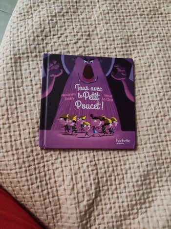 Livre Tous avec le petit poucet