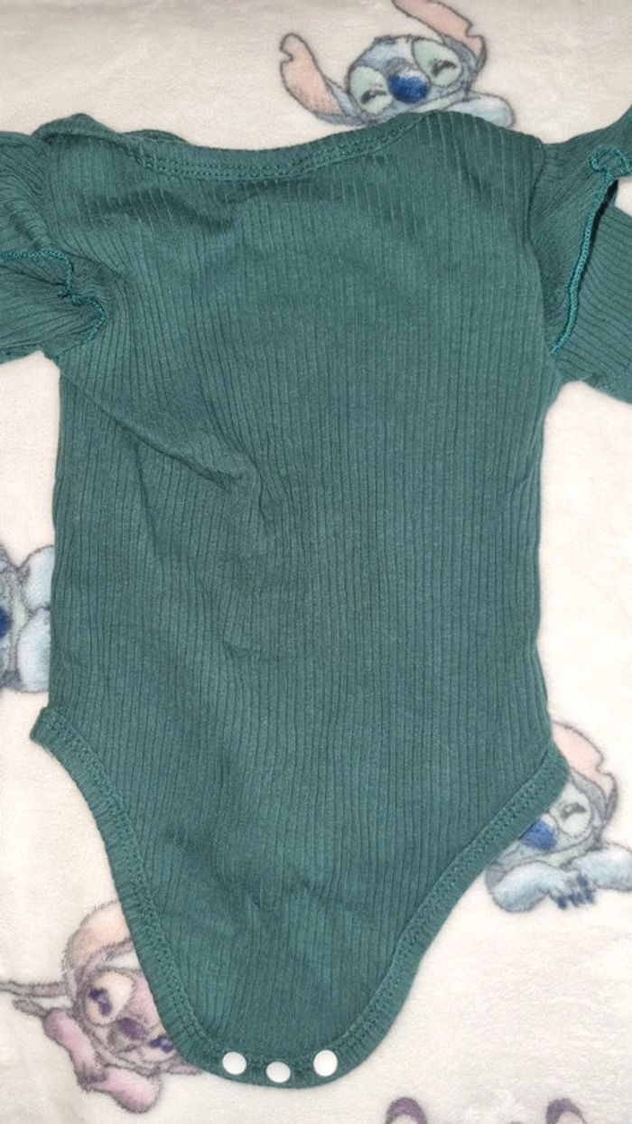 Body manche courte 0/3 mois en très bon état - photo numéro 6