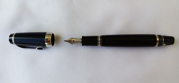 Stylo-plume rétractable Mont-Blanc - photo numéro 8
