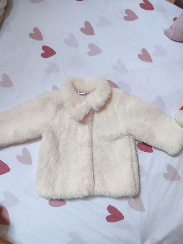 Manteau fausse fourrure bébé fille - 6 mois - Très bon état - Pommette - photo numéro 4