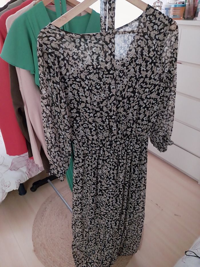 Longue robe à fleurs - photo numéro 2