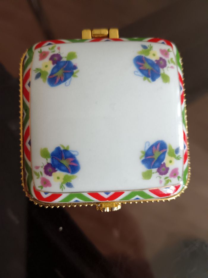 Jolie boîte à pilules - photo numéro 4