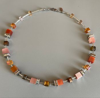Collier perles cubiques