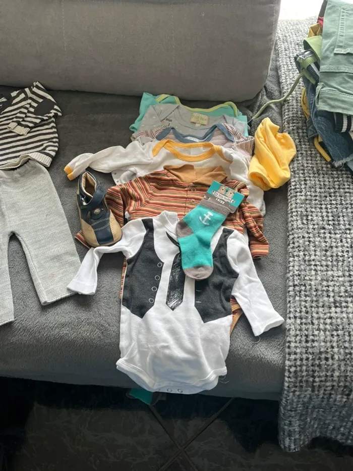 Bac à vêtements marque de 3 a12 mois - photo numéro 9