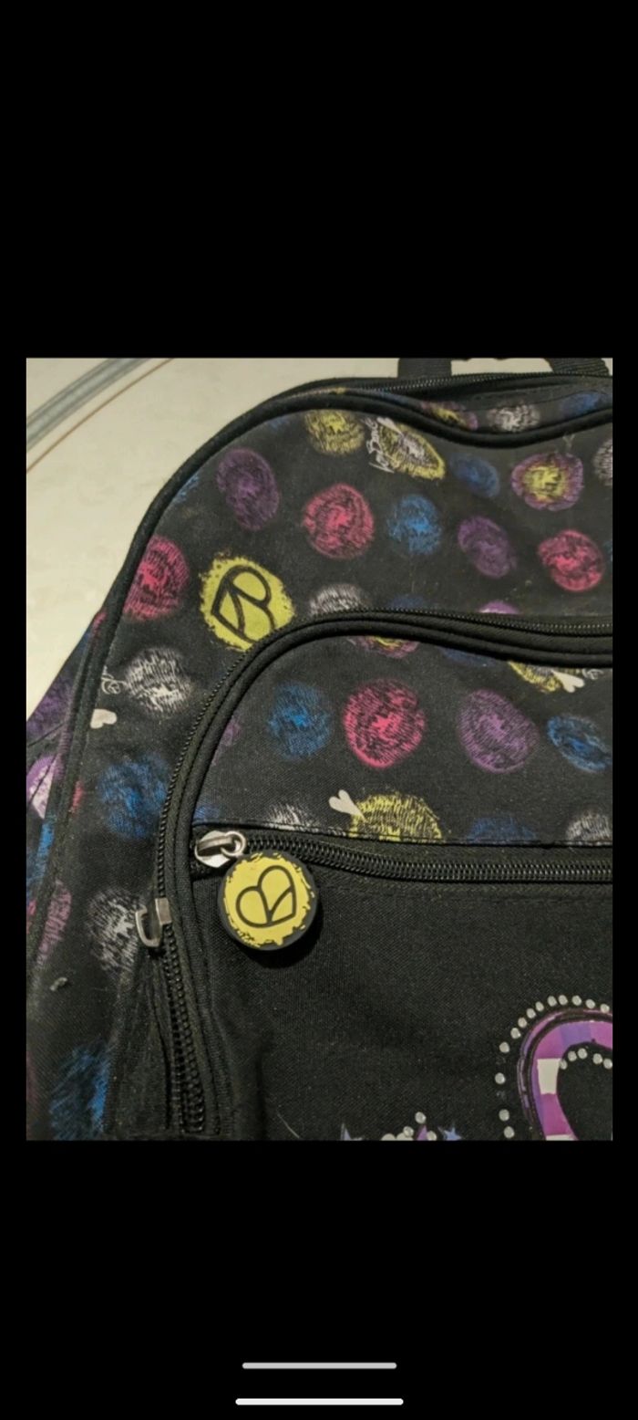 Cartable, sac à dos scolaire noir et multicolore. - photo numéro 5