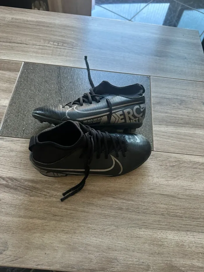 Chaussures de Foot, 35 - photo numéro 2
