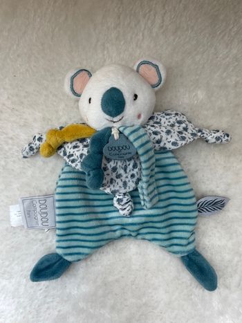Doudou plat Koala accroche tétine Doudou et Compagnie