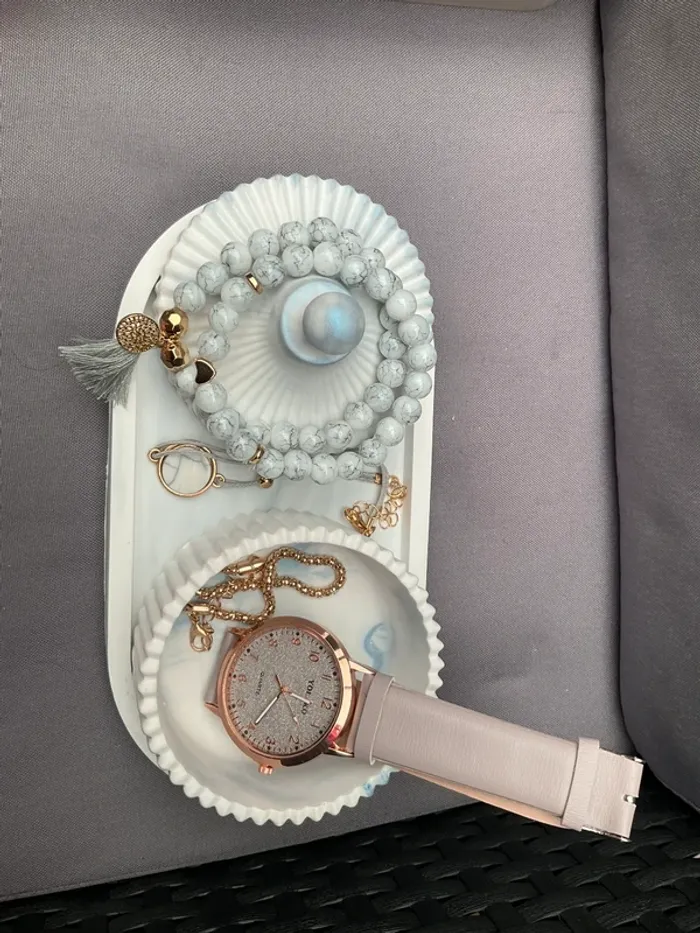 Plateau résine avec montre et bracelet - photo numéro 2