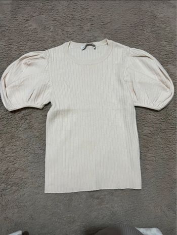 Haut côtelé manches bouffantes beige clair
