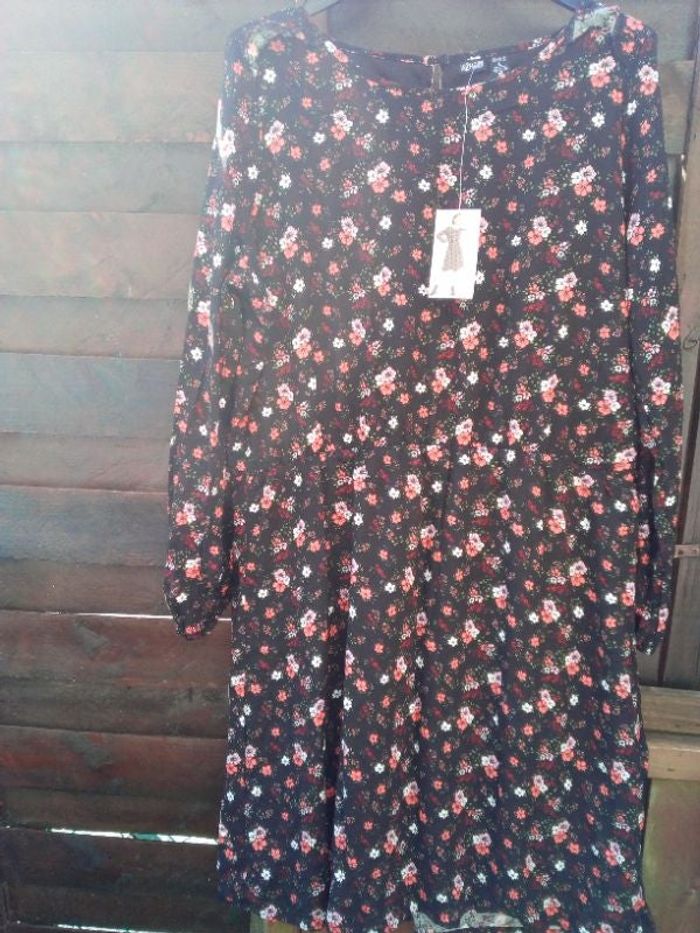 robe noir à fleurs * prix 5e * kiki60230