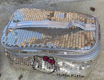 Trousse de toilette ou autre marque et motif hello kitty sequin argenté