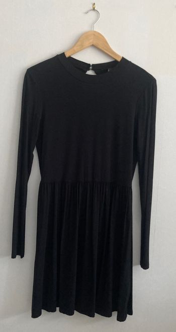 robe courte style patineuse noir dos nu fendu