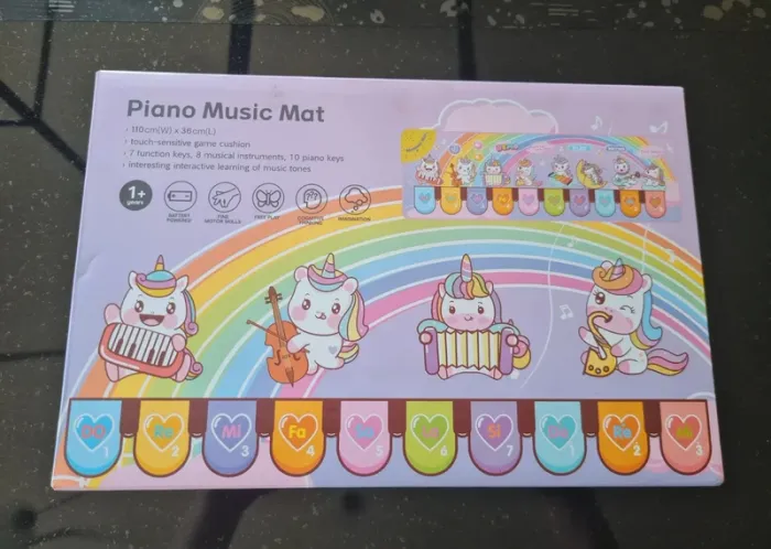 ● 12 à 36 mois ● Tapis piano Licorne Neuf