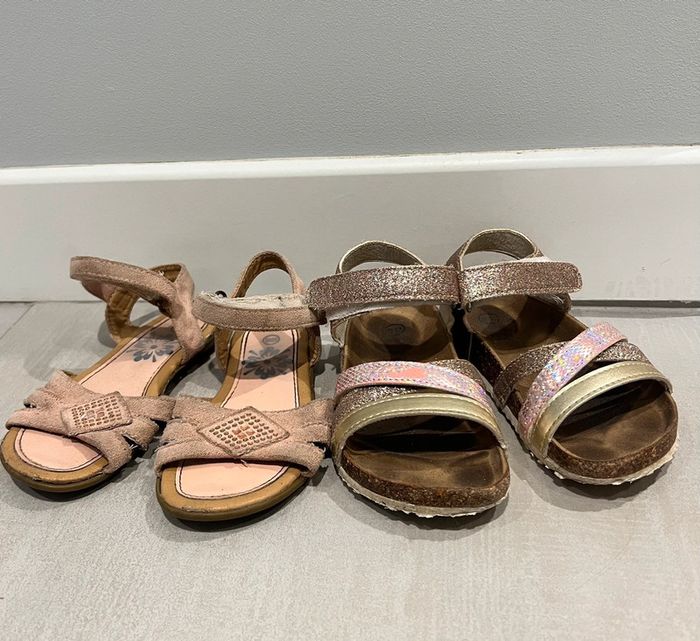 Lot de paires de chaussures sandales fille taille 25 et 26/27