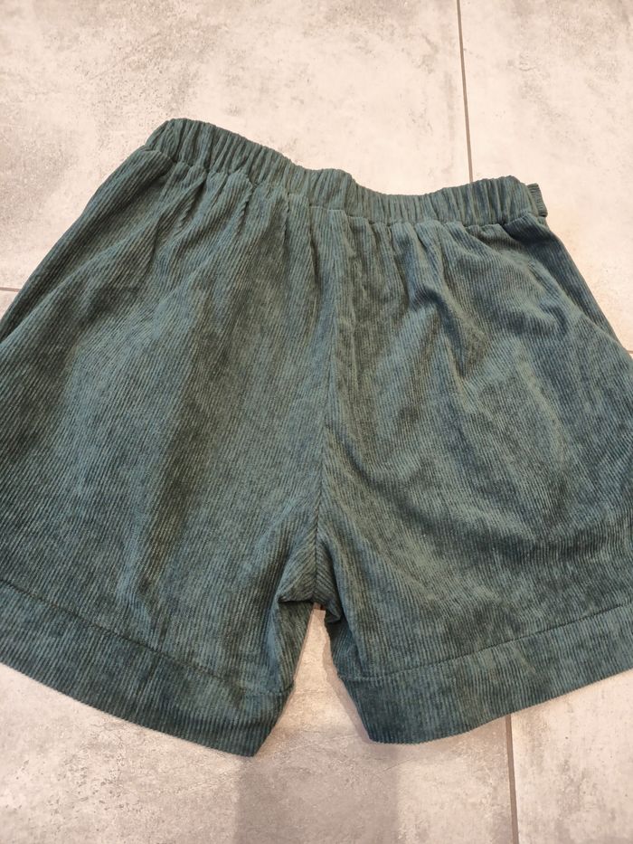 Short velours vert Emma et ella neuf taille 40 - photo numéro 7
