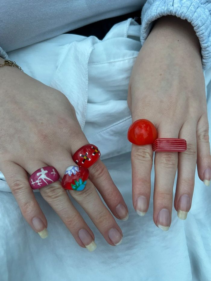 Bagues transparentes rouge