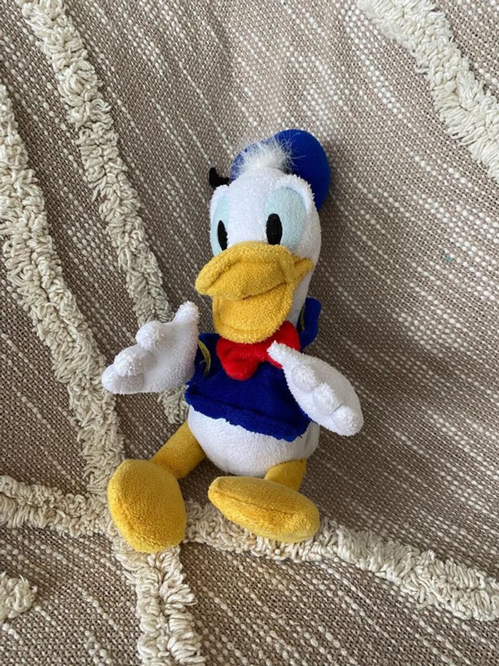 Peluche doudou 25cm Disney Donald canard blanc et bleu très bon état - photo numéro 2