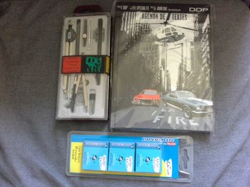 Lot de fournitures scolaires