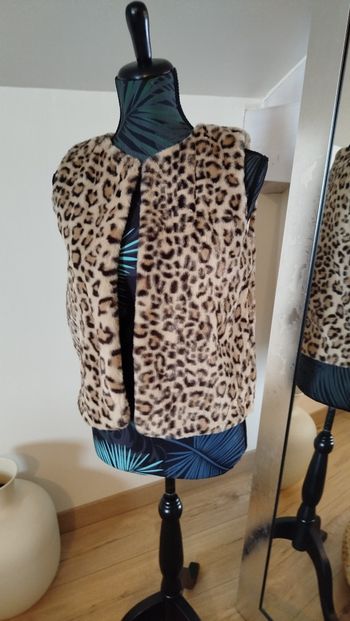 Gilet sans manches léopard tout doux 12 ans NEUF