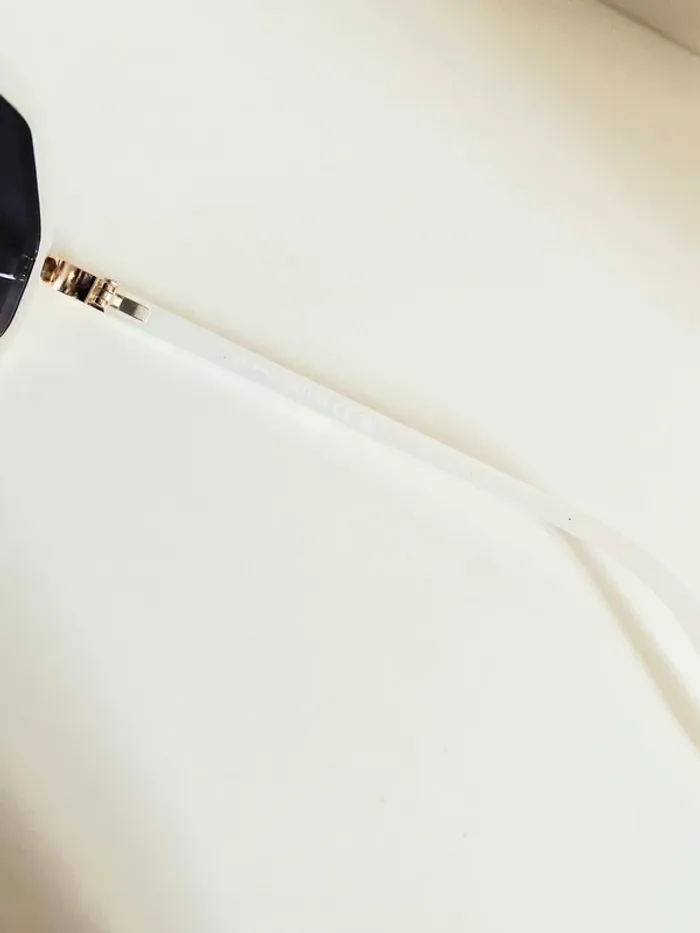 Lunette de soleil femme hexagonale blanche et dorée verres dégradés UV protection catégorie 3 - photo numéro 5