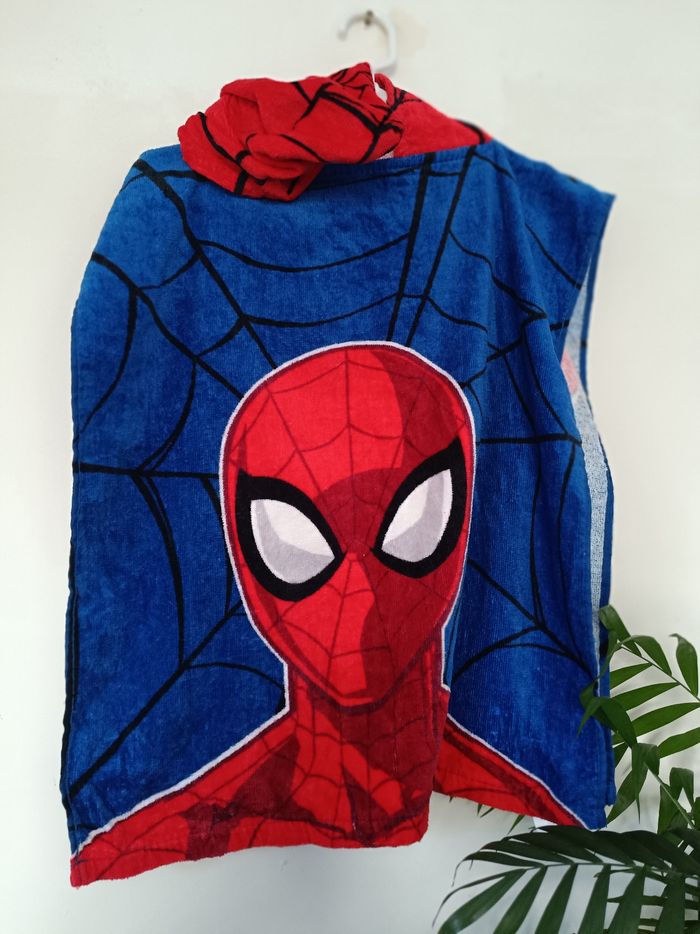 Cape de bain Spiderman 4 /6 ans - photo numéro 7