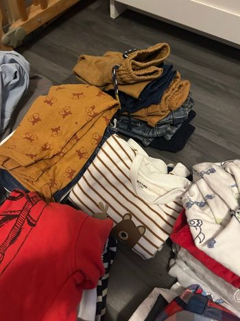 Lot 32 vêtements garçon 12 mois
