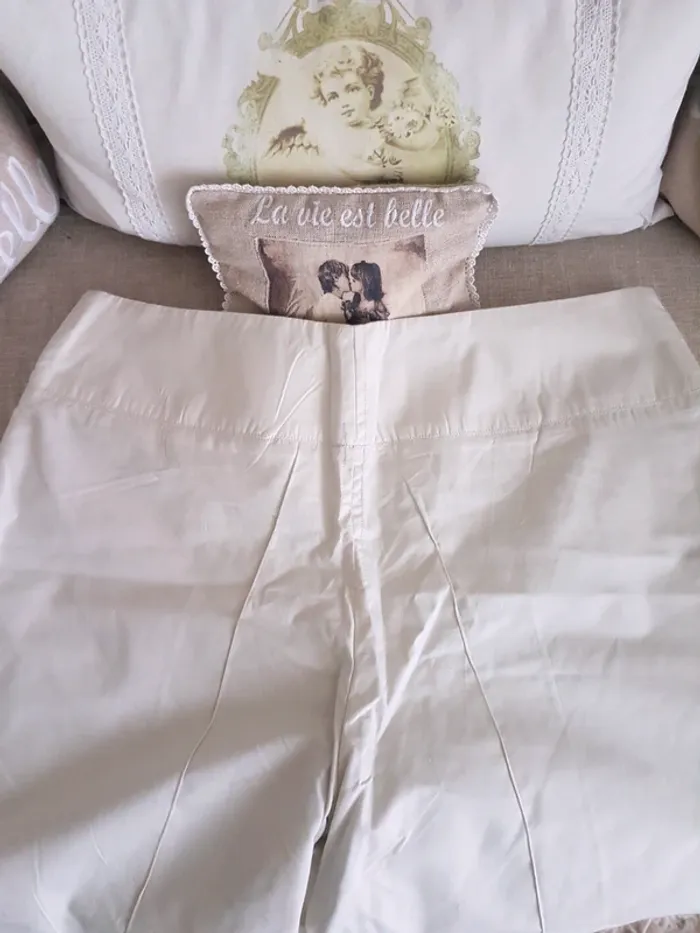 Pantalon / pantacourt crème T 42 Neuf - photo numéro 3