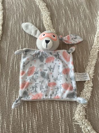 Peluche doudou plat 21cm IKKS chien loup lapin gris blanc et rose très bon état