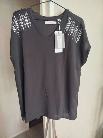 Tee-shirt neuf Taille 42/44