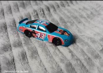 Voiture bleu rouge 43